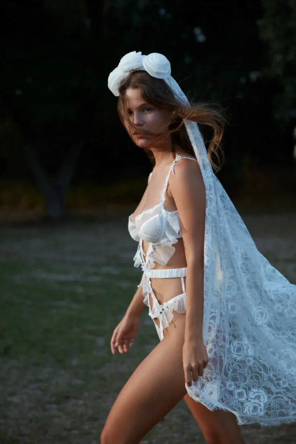 Hot For Love & Lemons Bridal Veil White