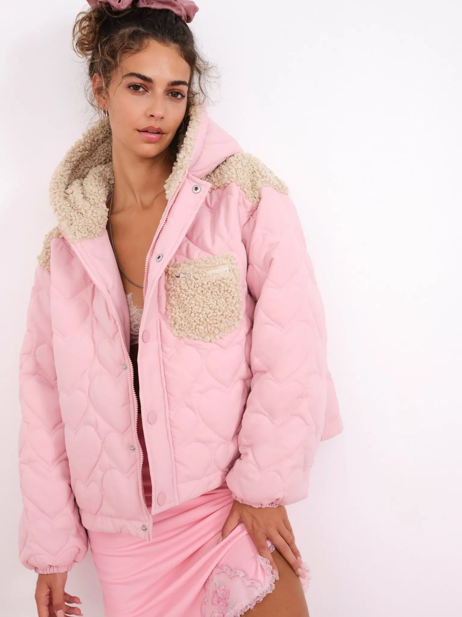 puffer_jacket_with_ruffle_0-1.webp Outlet For Love & Lemons Puffer Jacket With Ruffle Trim & Heart Embossing Pink
